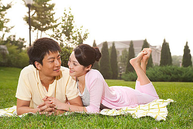 伸进她的小内裤疯狂揉摸双乳游戏:禁低俗App紧急下架,网络环境净化在行动-1
