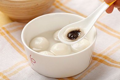 金卡戴珊和Rjay无删减:明星加盟,娱乐圈养成游戏走红-2