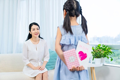 老师用脚帮我设:脚助学生,温暖课堂情深-3